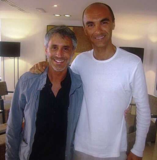 El cantante con el promotor teldense Juanfra Suárez (Foto TA)